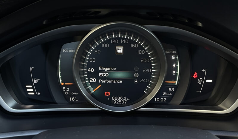 VOLVO V 40 D3 MOMENTUM Facelift 2.0 D 2017 full