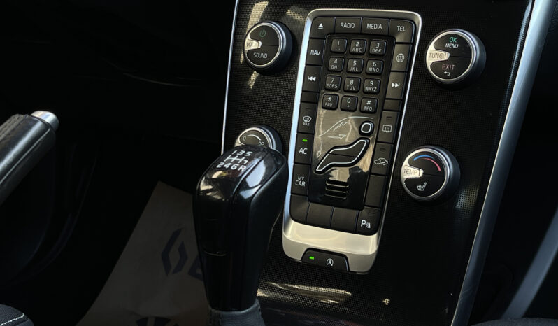 VOLVO V 40 D3 MOMENTUM Facelift 2.0 D 2017 full