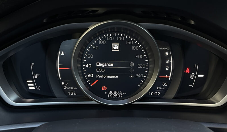 VOLVO V 40 D3 MOMENTUM Facelift 2.0 D 2017 full