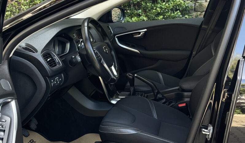 VOLVO V 40 D3 MOMENTUM Facelift 2.0 D 2017 full