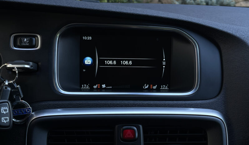 VOLVO V 40 D3 MOMENTUM Facelift 2.0 D 2017 full