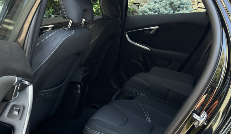 VOLVO V 40 D3 MOMENTUM Facelift 2.0 D 2017 full