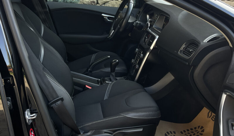 VOLVO V 40 D3 MOMENTUM Facelift 2.0 D 2017 full