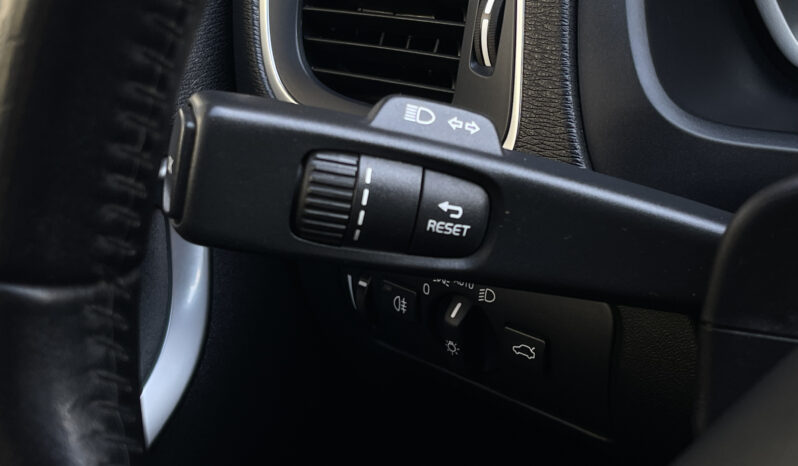 VOLVO V 40 D3 MOMENTUM Facelift 2.0 D 2017 full