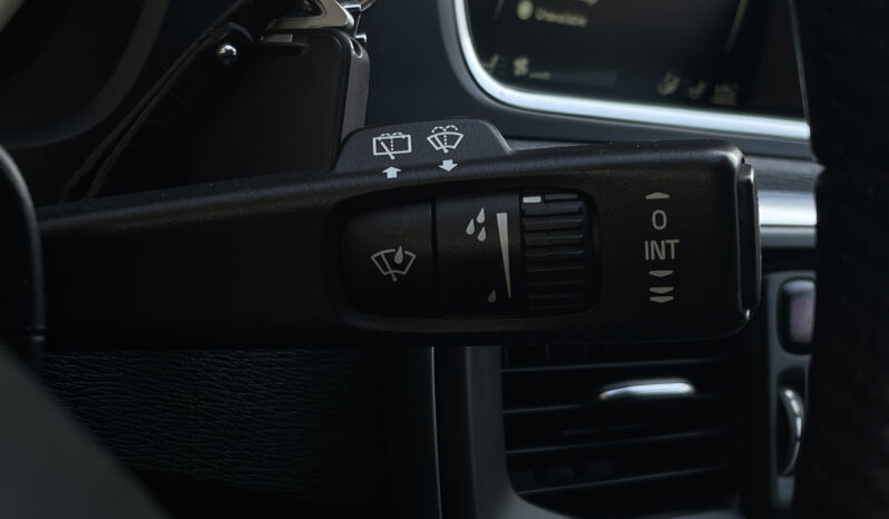 VOLVO V 40 D3 MOMENTUM Facelift 2.0 D 2017 full