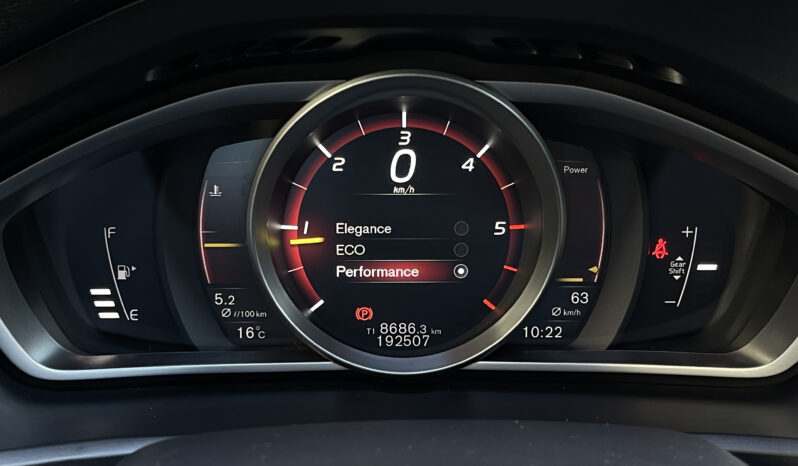 VOLVO V 40 D3 MOMENTUM Facelift 2.0 D 2017 full