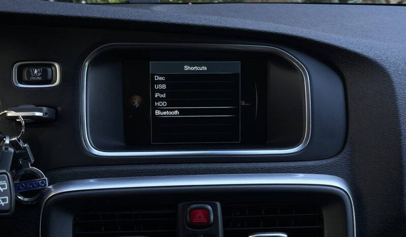 VOLVO V 40 D3 MOMENTUM Facelift 2.0 D 2017 full