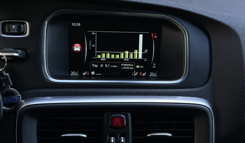 VOLVO V 40 D3 MOMENTUM Facelift 2.0 D 2017 full